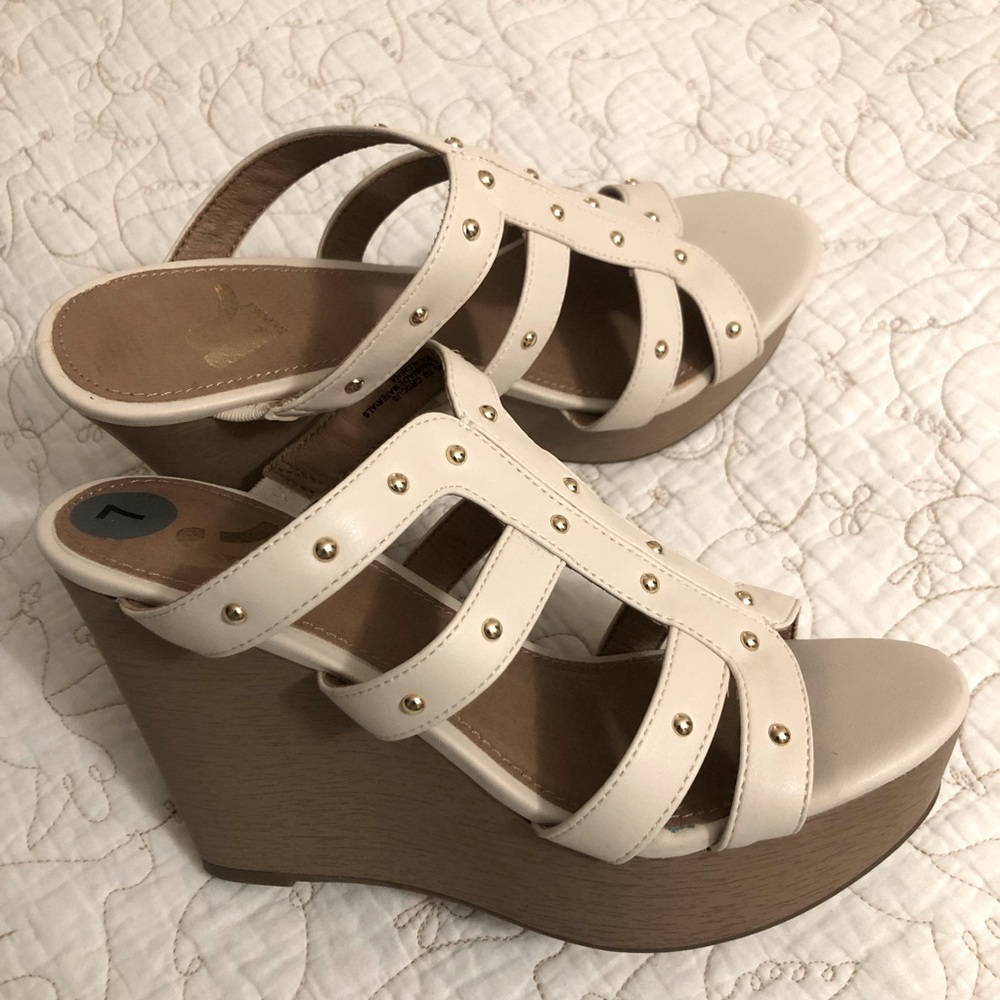 Report Women's Beige Wedge Sandals Size 7